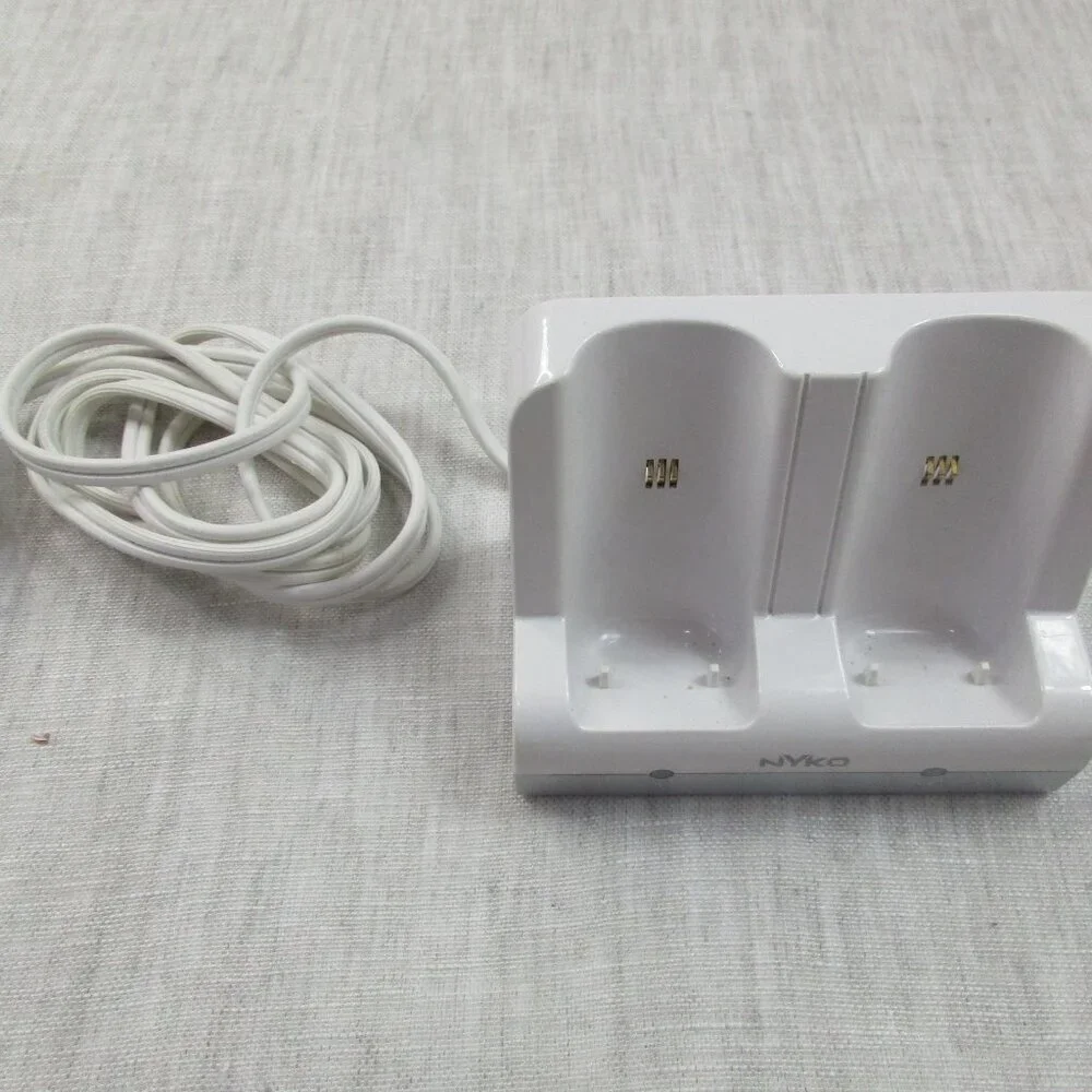 Nyko Nintendo Wii Controllers Video Game‎ Rechargeable Batteries & Docks Station